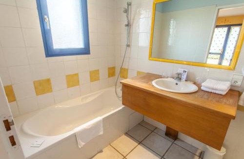 La Roche-de-Glun Hotel | auberge du golf