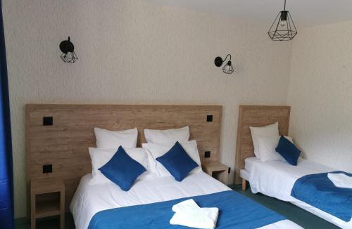 Puget-Rostang Hotel | Auberge Du Riou