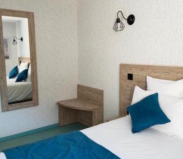 Puget-Rostang Hotel | Auberge Du Riou