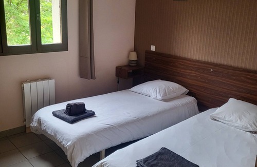 Les Vanels Hotel | AUBERGE DU TARNON in the heart of the Cevennes mountains with your feet in the water animals welcome