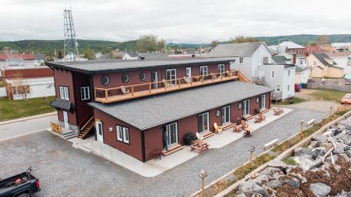 Sainte-Anne-des-Monts Hotel | Auberge du Vieux Faubourg