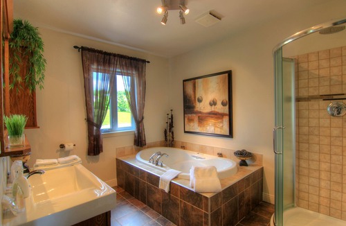 Cap-a-l'Aigle House | Auberge Fleurs de Lune