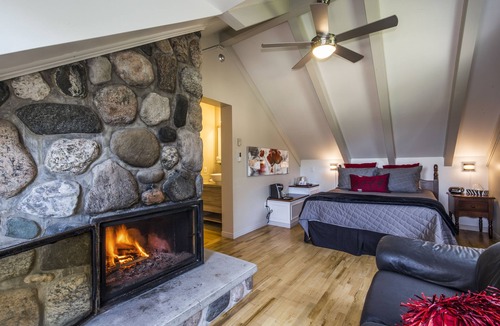 Cap-a-l'Aigle House | Auberge Fleurs de Lune