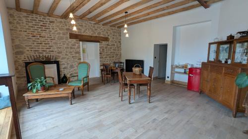 Saint-Leger-sous-Beuvray House | Auberge de la Belette Cendrée