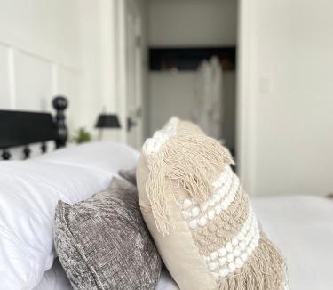 Alexandria Bed & Breakfast | Auberge Glengarry Inn, The Mystic