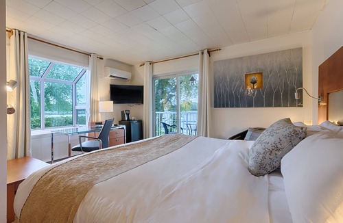 Saint-Marc-sur-Richelieu Hotel | Auberge Handfield