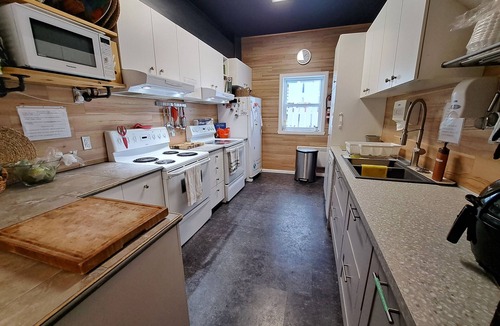 Charny Hostel | Auberge Jeunesse LouLou's Backpacker Hostel