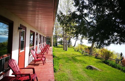 Isle aux Coudres Hotel | Auberge La Coudriere (Cool Hotel)
