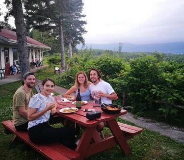 Isle aux Coudres Hotel | Auberge La Coudriere (Cool Hotel)