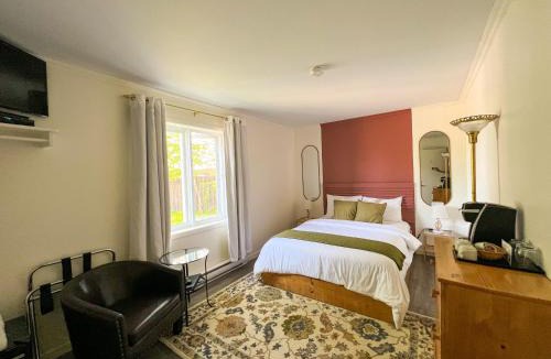 Grandes-Bergeronnes Hotel | Auberge la Rosepierre bistro Henri