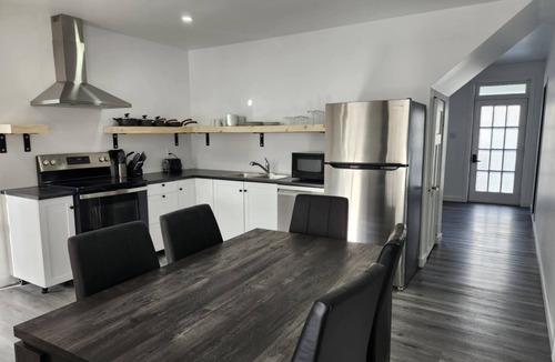 Amos House | Auberge Le Cosy Amos
