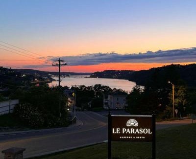 Chicoutimi Hotel | Auberge le Parasol