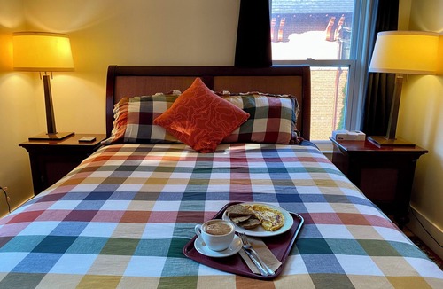 Stanstead Plain Hotel | Auberge Le Sunshine - Café-bistro