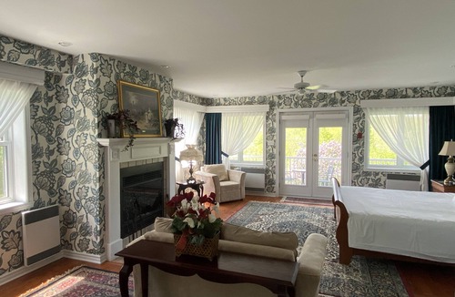 Hatley Bed & Breakfast | Auberge Le Tricorne