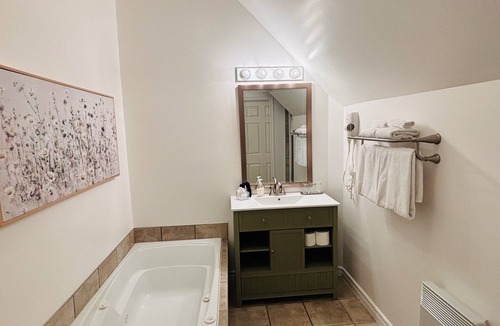 Hatley Bed & Breakfast | Auberge Le Tricorne