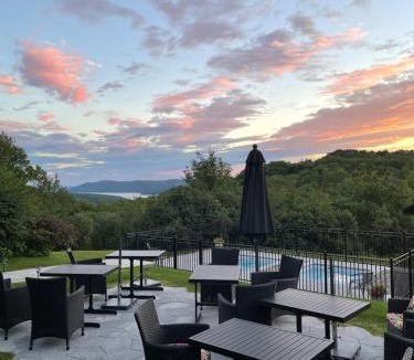 Hatley Hotel | Auberge Le Tricorne