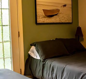 Jonquiere Hotel | auberge les deux tours