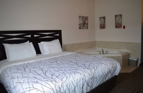 Iroquois Falls Hotel | Auberge MacDonald Guest Inn