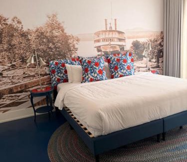 Georgeville Hotel | Auberge McGowan