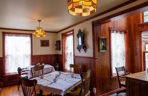 Riviere Du Loup Hotel | Auberge Mr James
