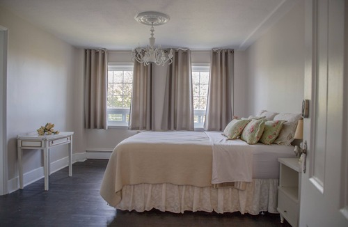 Jonquiere House | Auberge Québe Issime