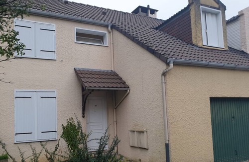 Noisiel Hostel | Auberge Rose - Hostel