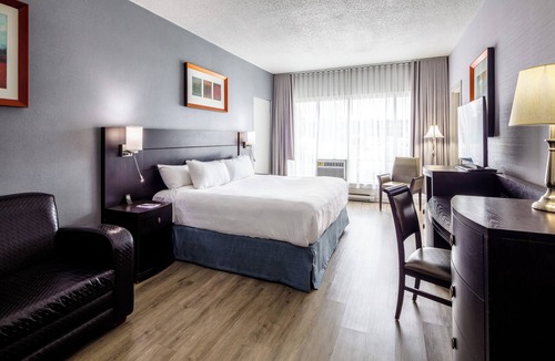 Longue-Pointe Hotel | Auberge Royal Versailles