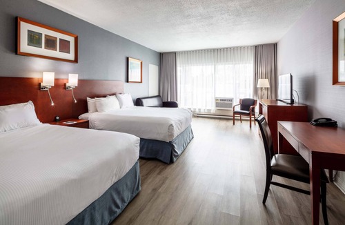 Longue-Pointe Hotel | Auberge Royal Versailles