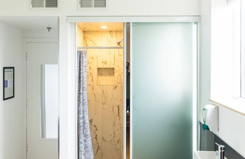 Downtown Montreal Hostel | Auberge Saintlo Montréal - Hostel