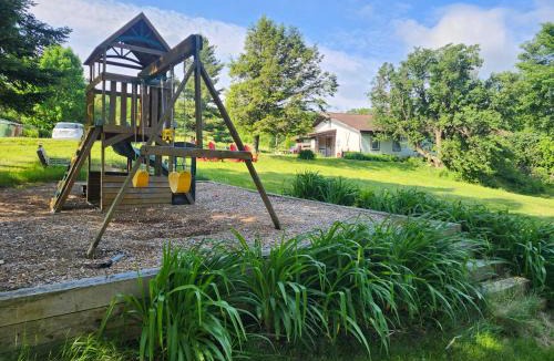 Sutton House | Auberge Schweizer