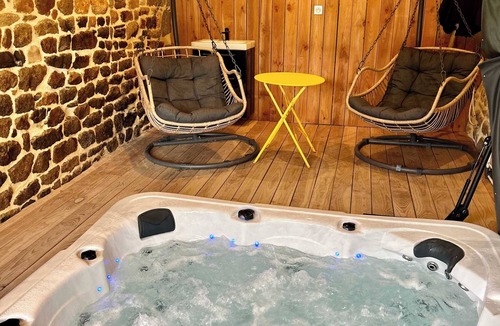 Sainte-Pience House | Auberge St Vincent 35 Pers 2 maisons et cabanes