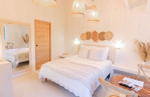 Biot Hotel | Auberge Tao