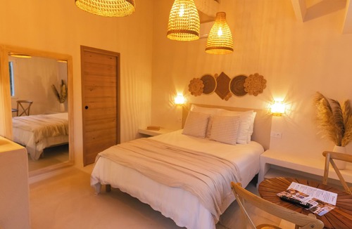 Biot Hotel | Auberge Tao