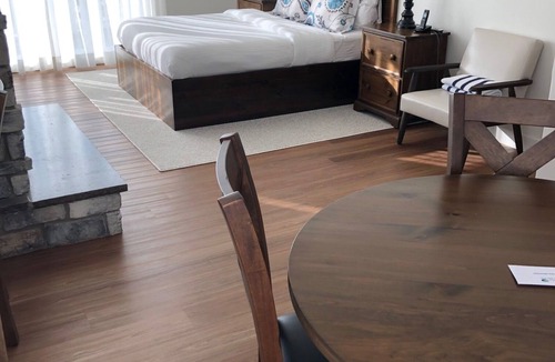 Lac-Brome Hotel | Auberge West Brome