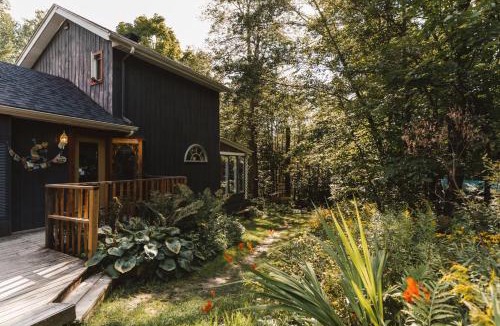 Lac-Brome Hostel | Auberge Yoga Salamandre
