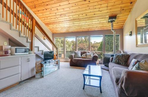 North Auburn House | Auburn Cottage w/Patios & Garden - 3 Mi to Town!