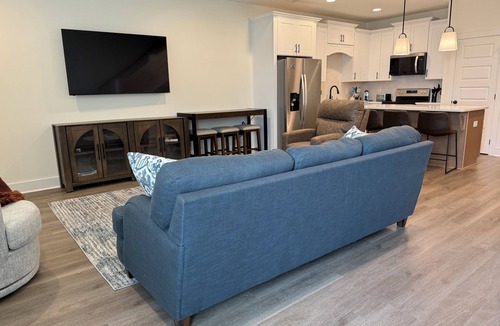 Auburn House | Auburn Getaway Home- Close to Campus! Sleeps 8, Family-Friendly.