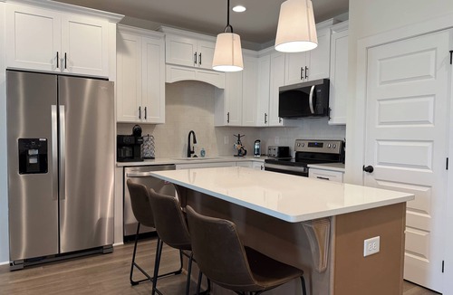 Auburn House | Auburn Getaway Home- Close to Campus! Sleeps 8, Family-Friendly.