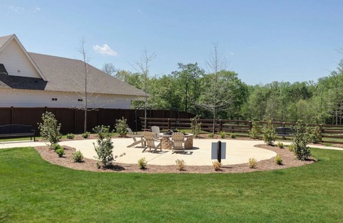 Auburn House | Auburn Getaway Home- Close to Campus! Sleeps 8, Family-Friendly.