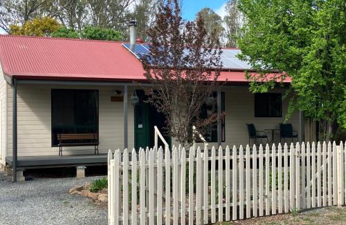 Upper Wakefield Bed & Breakfast | Auburn Hideaway