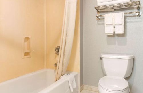 North Auburn Hotel | Auburn House Hotel