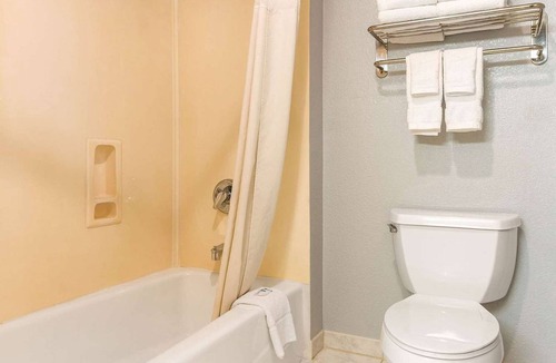 North Auburn Hotel | Auburn House Hotel