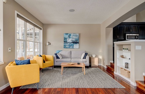 Southeast Calgary House | Auburn Oasis☀️near Mountains*South Health*Fish Creek*4 bdrms*4 bthrms*Sleeps 10