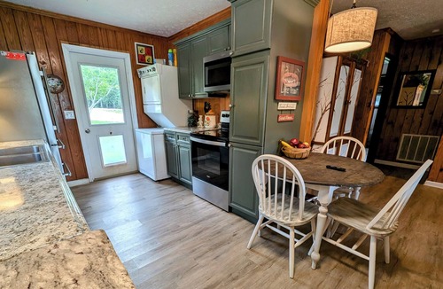 Auburn Cabin | Auburn University Private Waterfront Getaway w/WiFi