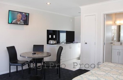 Remuera Hotel | Auckland Phoenix Palm
