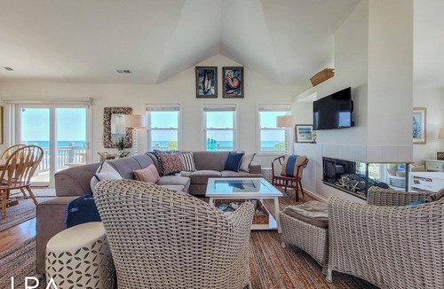 Surf City House | Audrey’s Pearl: Chic Beachfront Retreat