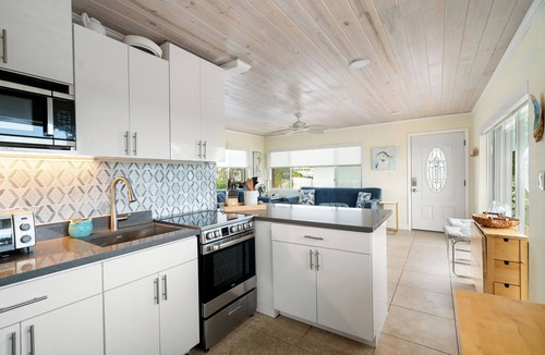 Key Largo Apartment | Aug - Dec Open*Manatees*Waterview Balcony*28Nt Min*MM 99.5*Pet Friendly