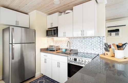 Key Largo Apartment | Aug - Dec Open*Manatees*Waterview Balcony*28Nt Min*MM 99.5*Pet Friendly
