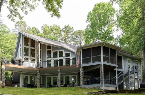 La Follette House | AUG-SEPT REDUCED. GOLF!WiFi,PRIVATE DOCK, Tiki Bar,7+BR,Gradual Slope, Cove