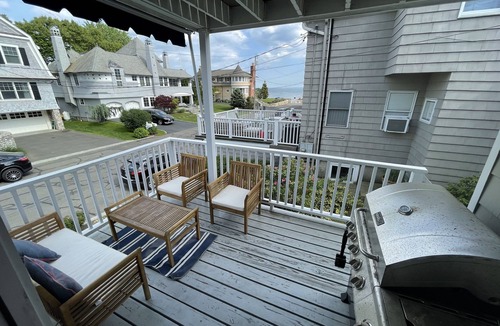Rowayton House | August Rental! - Rowayton house steps away from private beach
